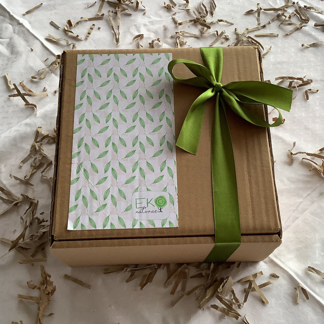 GIFT-BOX-EKONATURAE-DECORAZIONE-FLOREALE-FIOCCO-VERDE